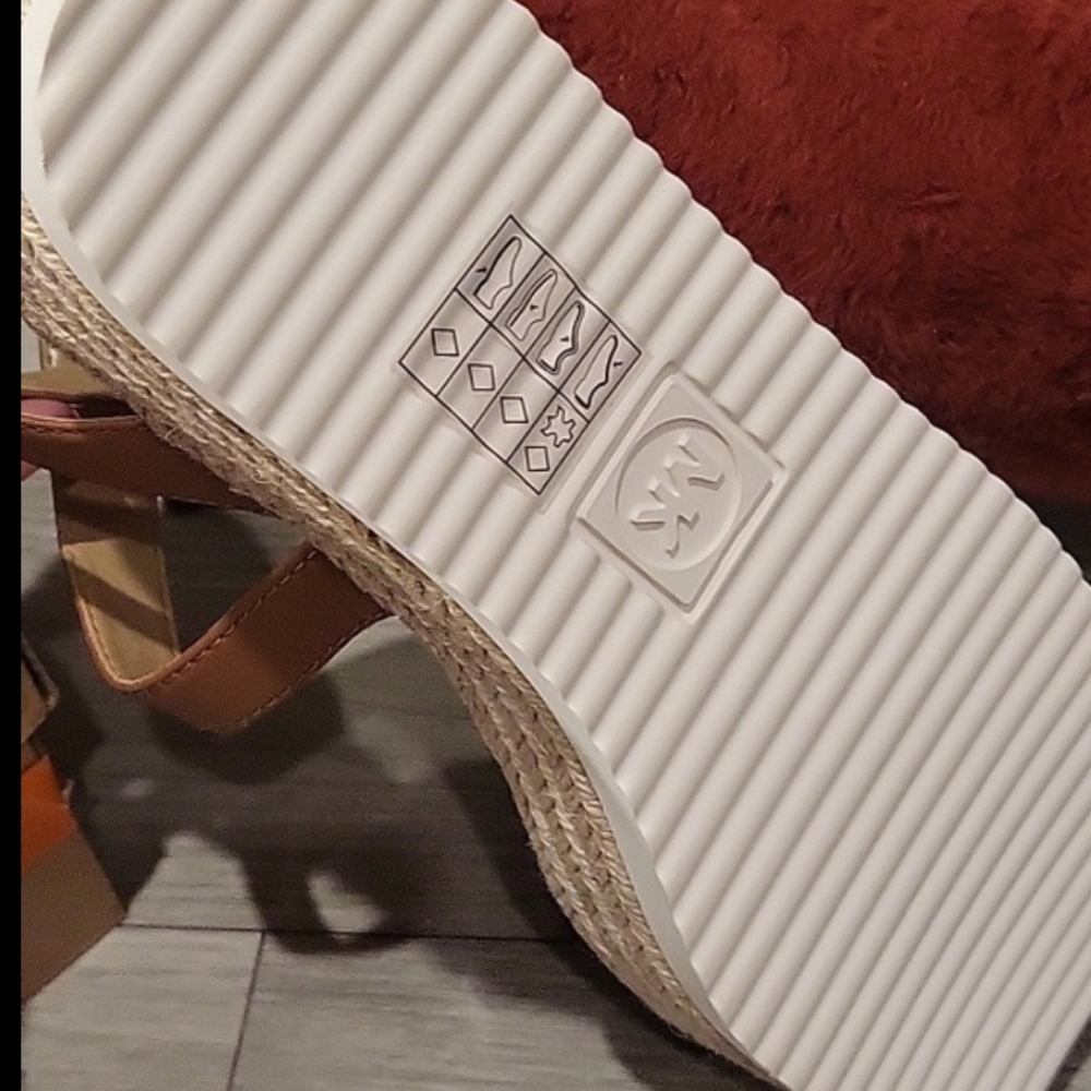 Michael Kors Tan and Brown Platform Sandals - Picture 6 of 6